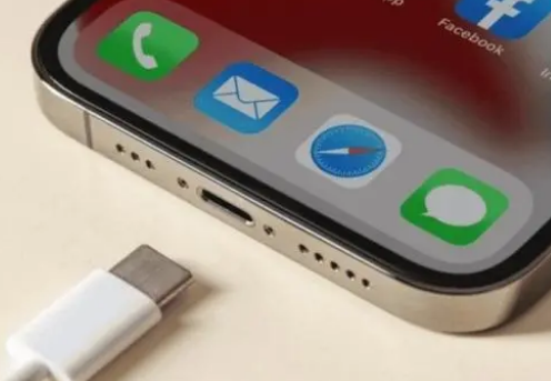 故城苹果15维修分享iPhone15改USB-C接口后能和安卓用户互借充电器吗 